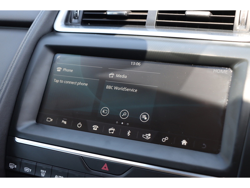 Jaguar 2.0 P200 SUV 5DR PETROL AWD AUTO BLUETOOTH WITH MUSIC STREAMING DAB STEREO REAR CAMERA WITH PARKING AIDS ONLY 68000 MILES SH NO ULEZ CHARGE 72-74 Mitcham Road