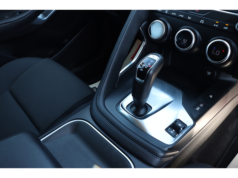 Jaguar 2.0 P200 SUV 5DR PETROL AWD AUTO BLUETOOTH WITH MUSIC STREAMING DAB STEREO REAR CAMERA WITH PARKING AIDS ONLY 68000 MILES SH NO ULEZ CHARGE 72-74 Mitcham Road