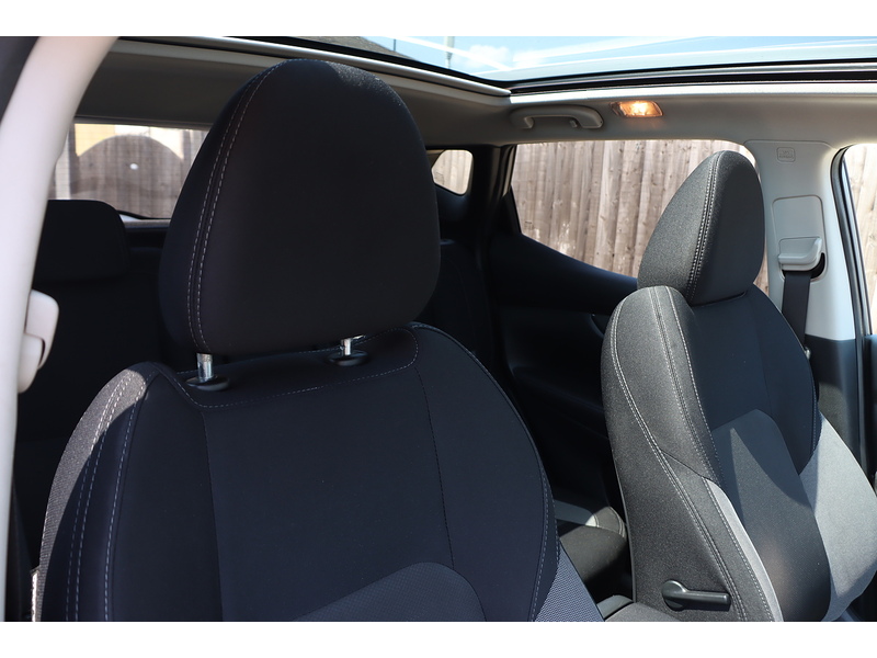 Nissan 1.2 DIG-T N-CONNECTA SUV 5DR PETROL XTRON AUTO SAT NAV BLUETOOTH DAB STEREO APPLE CARPLAY REAR CAMERA PARKING AIDS ONLY 37000 MILES SH NO ULEZ CHARGE 72-74 Mitcham Road
