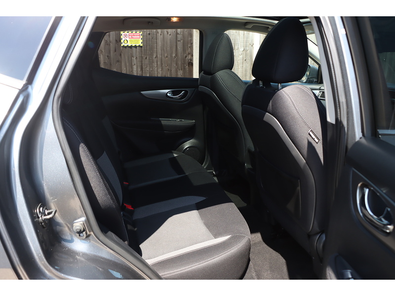 Nissan 1.2 DIG-T N-CONNECTA SUV 5DR PETROL XTRON AUTO SAT NAV BLUETOOTH DAB STEREO APPLE CARPLAY REAR CAMERA PARKING AIDS ONLY 37000 MILES SH NO ULEZ CHARGE 72-74 Mitcham Road