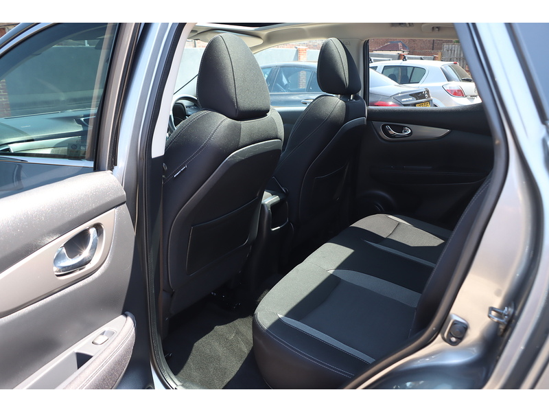 Nissan 1.2 DIG-T N-CONNECTA SUV 5DR PETROL XTRON AUTO SAT NAV BLUETOOTH DAB STEREO APPLE CARPLAY REAR CAMERA PARKING AIDS ONLY 37000 MILES SH NO ULEZ CHARGE 72-74 Mitcham Road