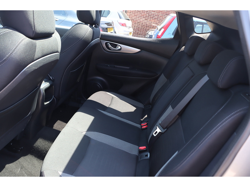 Nissan 1.2 DIG-T N-CONNECTA SUV 5DR PETROL XTRON AUTO SAT NAV BLUETOOTH DAB STEREO APPLE CARPLAY REAR CAMERA PARKING AIDS ONLY 37000 MILES SH NO ULEZ CHARGE 72-74 Mitcham Road