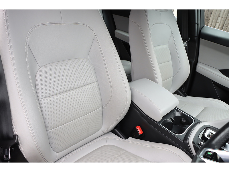 Jaguar 1.5 P300E 12.17KWH R-DYNAMIC SE SUV 5DR PETROL PLUG-IN HYBRID AWD AUTO HEATED SEATS SATNAV BLUETOOTH APPLE CARPLAY REAR CAMERA 2 OWNERS FSH 6 SERVICES 72-74 Mitcham Road
