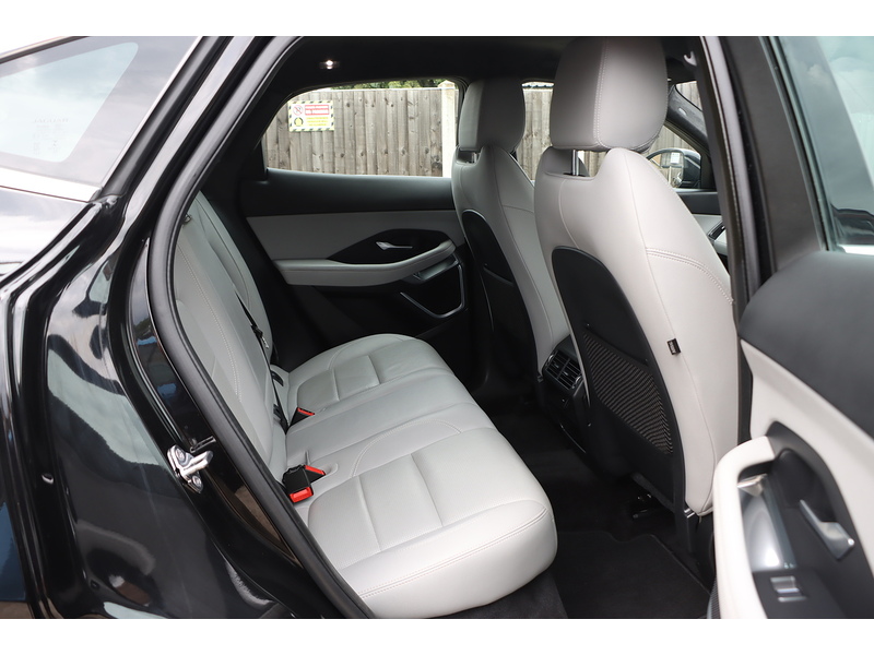 Jaguar 1.5 P300E 12.17KWH R-DYNAMIC SE SUV 5DR PETROL PLUG-IN HYBRID AWD AUTO HEATED SEATS SATNAV BLUETOOTH APPLE CARPLAY REAR CAMERA 2 OWNERS FSH 6 SERVICES 72-74 Mitcham Road