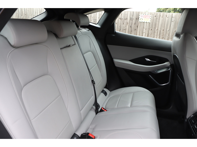 Jaguar 1.5 P300E 12.17KWH R-DYNAMIC SE SUV 5DR PETROL PLUG-IN HYBRID AWD AUTO HEATED SEATS SATNAV BLUETOOTH APPLE CARPLAY REAR CAMERA 2 OWNERS FSH 6 SERVICES 72-74 Mitcham Road