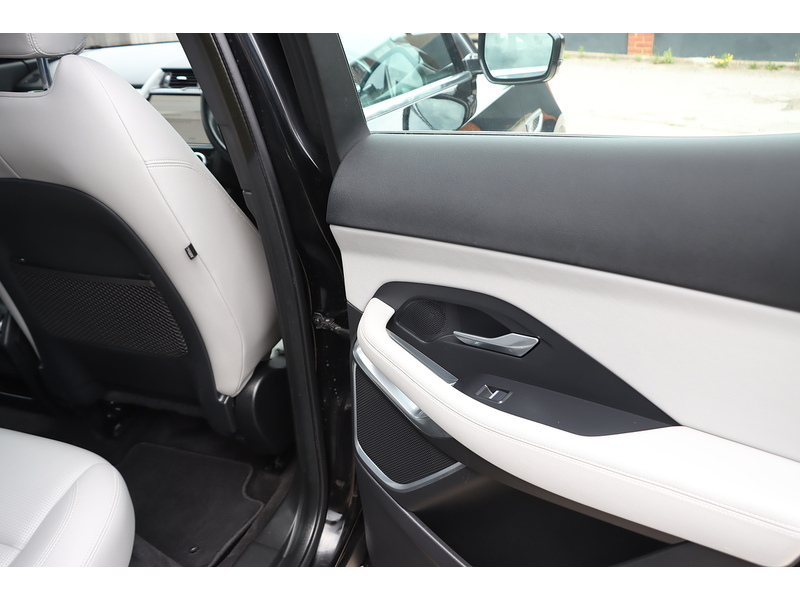 Jaguar 1.5 P300E 12.17KWH R-DYNAMIC SE SUV 5DR PETROL PLUG-IN HYBRID AWD AUTO HEATED SEATS SATNAV BLUETOOTH APPLE CARPLAY REAR CAMERA 2 OWNERS FSH 6 SERVICES 72-74 Mitcham Road