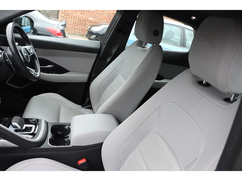 Jaguar 1.5 P300E 12.17KWH R-DYNAMIC SE SUV 5DR PETROL PLUG-IN HYBRID AWD AUTO HEATED SEATS SATNAV BLUETOOTH APPLE CARPLAY REAR CAMERA 2 OWNERS FSH 6 SERVICES 72-74 Mitcham Road