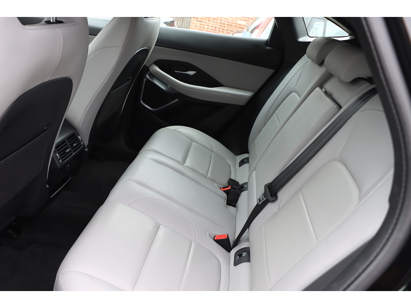 Jaguar 1.5 P300E 12.17KWH R-DYNAMIC SE SUV 5DR PETROL PLUG-IN HYBRID AWD AUTO HEATED SEATS SATNAV BLUETOOTH APPLE CARPLAY REAR CAMERA 2 OWNERS FSH 6 SERVICES 72-74 Mitcham Road
