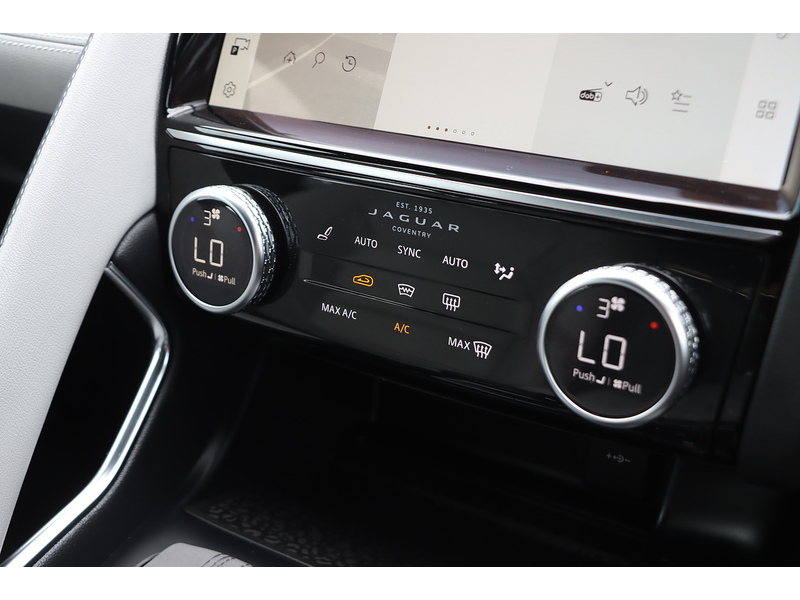 Jaguar 1.5 P300E 12.17KWH R-DYNAMIC SE SUV 5DR PETROL PLUG-IN HYBRID AWD AUTO HEATED SEATS SATNAV BLUETOOTH APPLE CARPLAY REAR CAMERA 2 OWNERS FSH 6 SERVICES 72-74 Mitcham Road