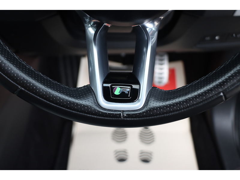 Jaguar 1.5 P300E 12.17KWH R-DYNAMIC SE SUV 5DR PETROL PLUG-IN HYBRID AWD AUTO HEATED SEATS SATNAV BLUETOOTH APPLE CARPLAY REAR CAMERA 2 OWNERS FSH 6 SERVICES 72-74 Mitcham Road
