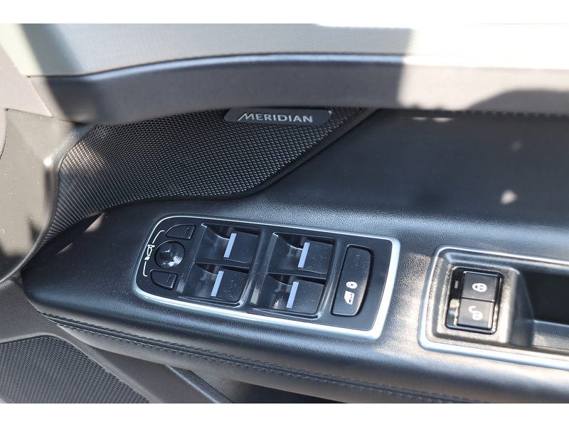 Jaguar 2.0I PORTFOLIO GPF SPORTBRAKE 5DR PETROL AUTO HEATED SEATS SATNAV BLUETOOTH DAB STEREO APPLE CARPLAY REAR CAMERA WITH PARKING AIDS ONLY 74000 MILES SH 72-74 Mitcham Road