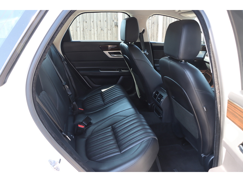 Jaguar 2.0I PORTFOLIO GPF SPORTBRAKE 5DR PETROL AUTO HEATED SEATS SATNAV BLUETOOTH DAB STEREO APPLE CARPLAY REAR CAMERA WITH PARKING AIDS ONLY 74000 MILES SH 72-74 Mitcham Road