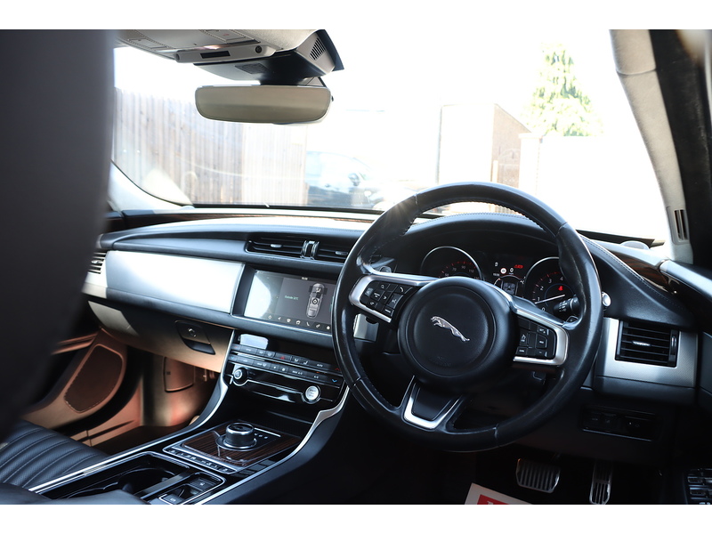 Jaguar 2.0I PORTFOLIO GPF SPORTBRAKE 5DR PETROL AUTO HEATED SEATS SATNAV BLUETOOTH DAB STEREO APPLE CARPLAY REAR CAMERA WITH PARKING AIDS ONLY 74000 MILES SH 72-74 Mitcham Road