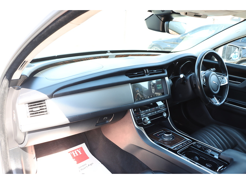 Jaguar 2.0I PORTFOLIO GPF SPORTBRAKE 5DR PETROL AUTO HEATED SEATS SATNAV BLUETOOTH DAB STEREO APPLE CARPLAY REAR CAMERA WITH PARKING AIDS ONLY 74000 MILES SH 72-74 Mitcham Road