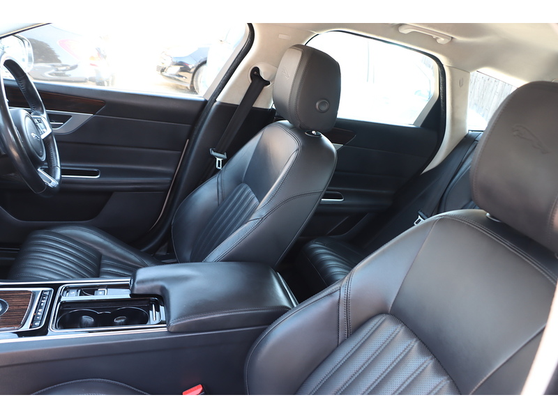 Jaguar 2.0I PORTFOLIO GPF SPORTBRAKE 5DR PETROL AUTO HEATED SEATS SATNAV BLUETOOTH DAB STEREO APPLE CARPLAY REAR CAMERA WITH PARKING AIDS ONLY 74000 MILES SH 72-74 Mitcham Road