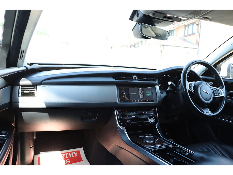 Jaguar 2.0I PORTFOLIO GPF SPORTBRAKE 5DR PETROL AUTO HEATED SEATS SATNAV BLUETOOTH DAB STEREO APPLE CARPLAY REAR CAMERA WITH PARKING AIDS ONLY 74000 MILES SH 72-74 Mitcham Road
