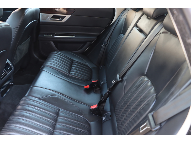 Jaguar 2.0I PORTFOLIO GPF SPORTBRAKE 5DR PETROL AUTO HEATED SEATS SATNAV BLUETOOTH DAB STEREO APPLE CARPLAY REAR CAMERA WITH PARKING AIDS ONLY 74000 MILES SH 72-74 Mitcham Road