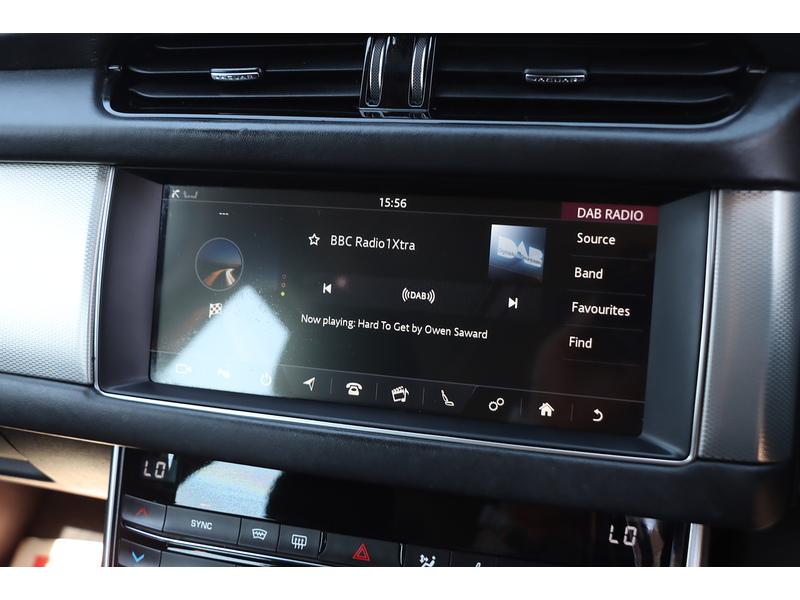Jaguar 2.0I PORTFOLIO GPF SPORTBRAKE 5DR PETROL AUTO HEATED SEATS SATNAV BLUETOOTH DAB STEREO APPLE CARPLAY REAR CAMERA WITH PARKING AIDS ONLY 74000 MILES SH 72-74 Mitcham Road
