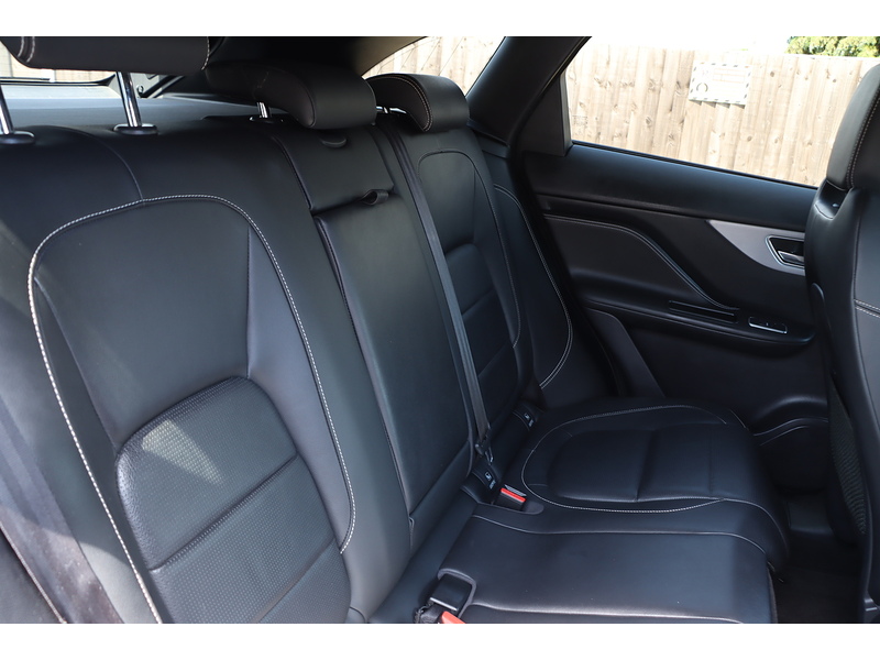 Jaguar 2.0 P250I R-SPORT SUV 5DR PETROL AWD AUTO HEATED SEATS SAT NAV DAB STEREO APPLE CARPLAY REAR CAMERA PARKING AIDS SAME OWNER FOR 3 YEARS 63000 MILES SH 72-74 Mitcham Road