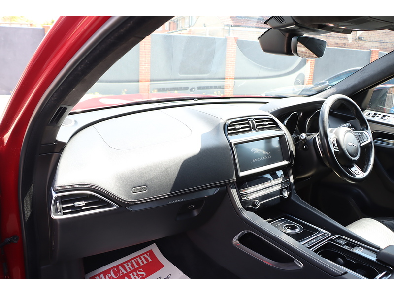 Jaguar 2.0 P250I R-SPORT SUV 5DR PETROL AWD AUTO HEATED SEATS SAT NAV DAB STEREO APPLE CARPLAY REAR CAMERA PARKING AIDS SAME OWNER FOR 3 YEARS 63000 MILES SH 72-74 Mitcham Road