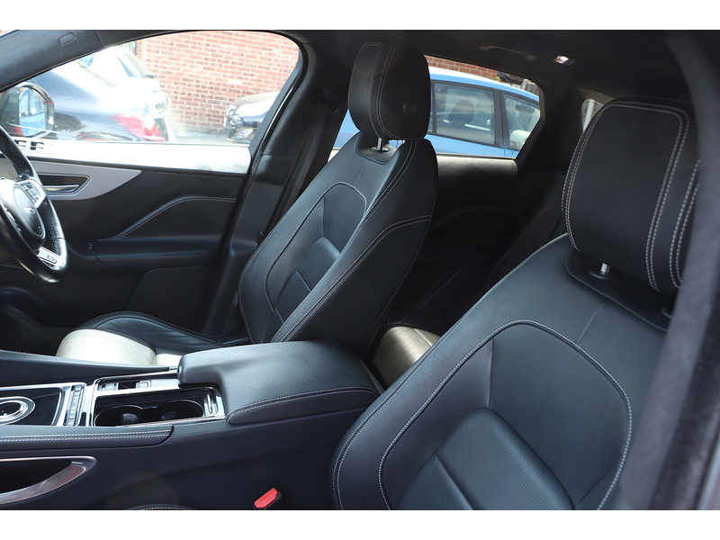 Jaguar 2.0 P250I R-SPORT SUV 5DR PETROL AWD AUTO HEATED SEATS SAT NAV DAB STEREO APPLE CARPLAY REAR CAMERA PARKING AIDS SAME OWNER FOR 3 YEARS 63000 MILES SH 72-74 Mitcham Road