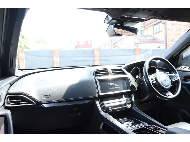 Jaguar 2.0 P250I R-SPORT SUV 5DR PETROL AWD AUTO HEATED SEATS SAT NAV DAB STEREO APPLE CARPLAY REAR CAMERA PARKING AIDS SAME OWNER FOR 3 YEARS 63000 MILES SH 72-74 Mitcham Road