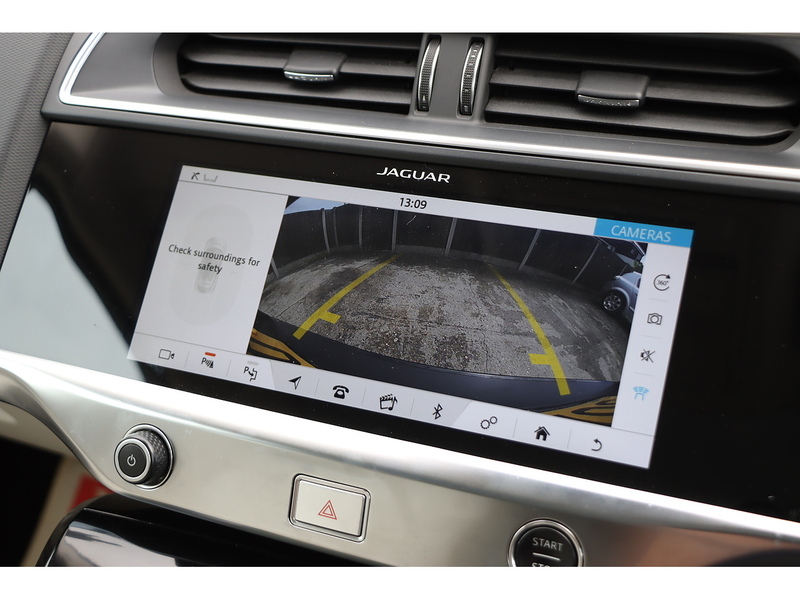 Jaguar 400 90KWH HSE SUV 5DR ELECTRIC 4WD AUTO PAN ROOF HEATED SEATS SAT NAV BLUETOOTH DAB STEREO APPLE CARPLAY REAR & 360 CAMERA PARKING AIDS 27000 MILES SH 72-74 Mitcham Road