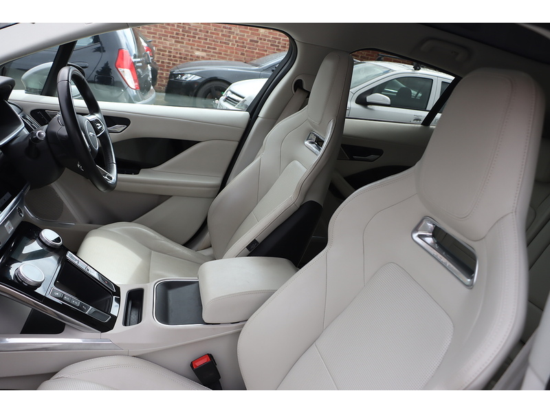 Jaguar 400 90KWH HSE SUV 5DR ELECTRIC 4WD AUTO PAN ROOF HEATED SEATS SAT NAV BLUETOOTH DAB STEREO APPLE CARPLAY REAR & 360 CAMERA PARKING AIDS 27000 MILES SH 72-74 Mitcham Road