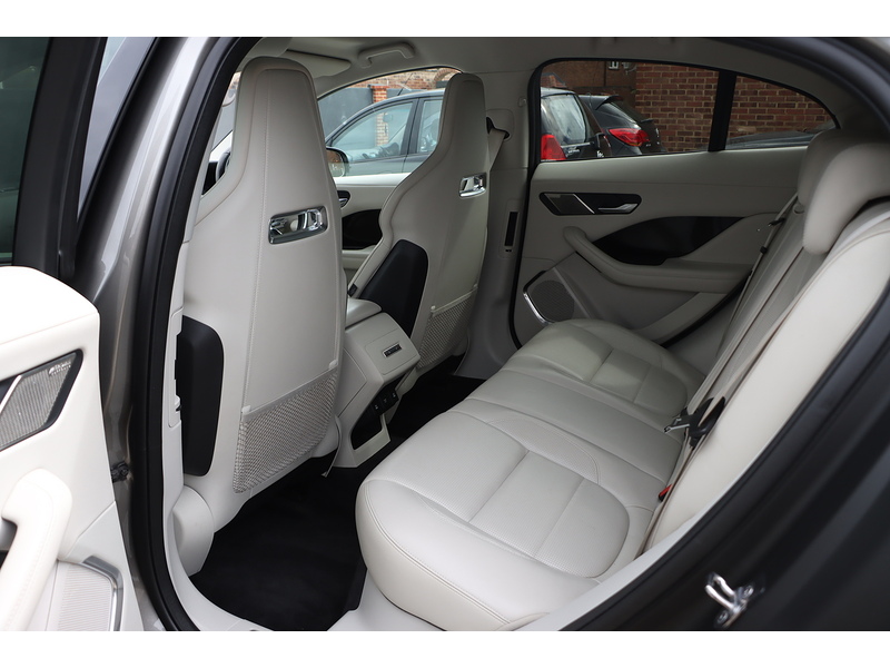 Jaguar 400 90KWH HSE SUV 5DR ELECTRIC 4WD AUTO PAN ROOF HEATED SEATS SAT NAV BLUETOOTH DAB STEREO APPLE CARPLAY REAR & 360 CAMERA PARKING AIDS 27000 MILES SH 72-74 Mitcham Road