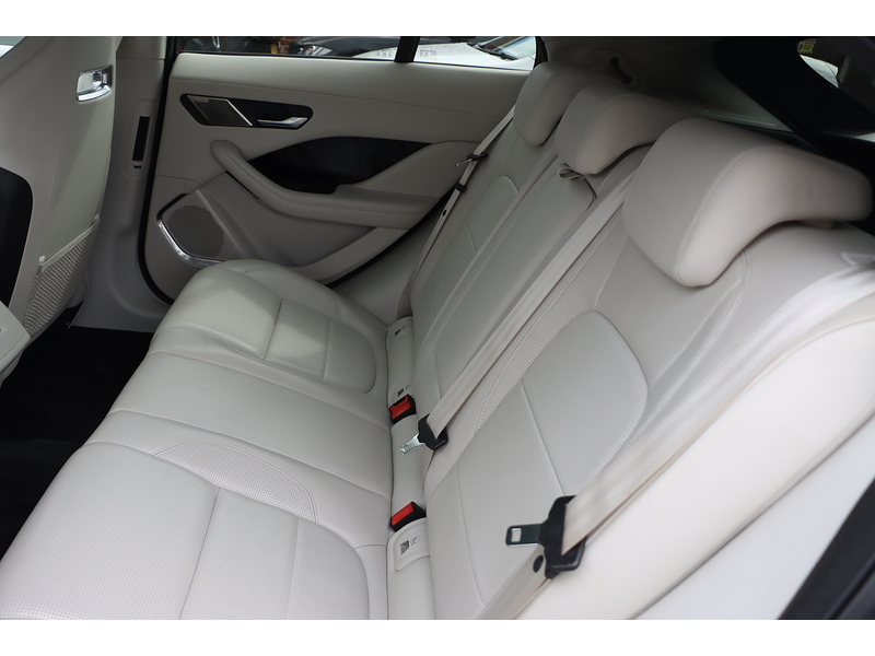 Jaguar 400 90KWH HSE SUV 5DR ELECTRIC 4WD AUTO PAN ROOF HEATED SEATS SAT NAV BLUETOOTH DAB STEREO APPLE CARPLAY REAR & 360 CAMERA PARKING AIDS 27000 MILES SH 72-74 Mitcham Road