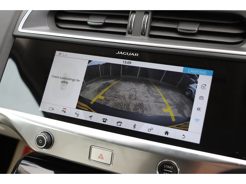 Jaguar 400 90KWH HSE SUV 5DR ELECTRIC 4WD AUTO PAN ROOF HEATED SEATS SAT NAV BLUETOOTH DAB STEREO APPLE CARPLAY REAR & 360 CAMERA PARKING AIDS 27000 MILES SH 72-74 Mitcham Road