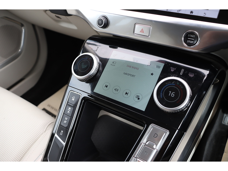 Jaguar 400 90KWH HSE SUV 5DR ELECTRIC 4WD AUTO PAN ROOF HEATED SEATS SAT NAV BLUETOOTH DAB STEREO APPLE CARPLAY REAR & 360 CAMERA PARKING AIDS 27000 MILES SH 72-74 Mitcham Road