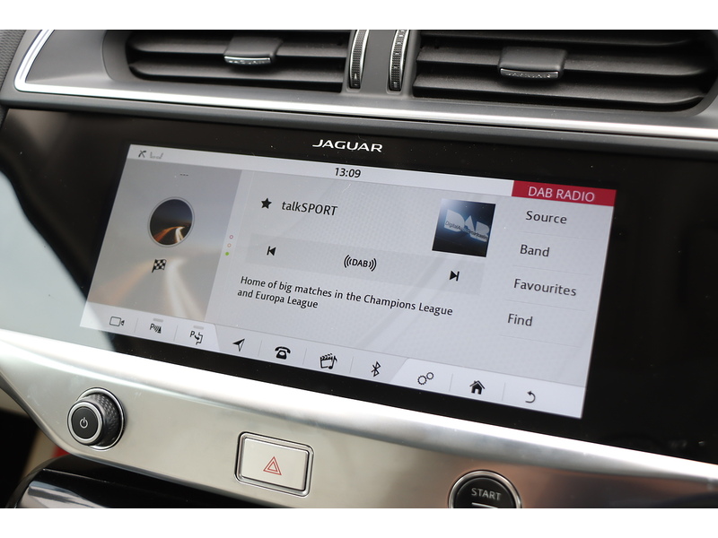 Jaguar 400 90KWH HSE SUV 5DR ELECTRIC 4WD AUTO PAN ROOF HEATED SEATS SAT NAV BLUETOOTH DAB STEREO APPLE CARPLAY REAR & 360 CAMERA PARKING AIDS 27000 MILES SH 72-74 Mitcham Road