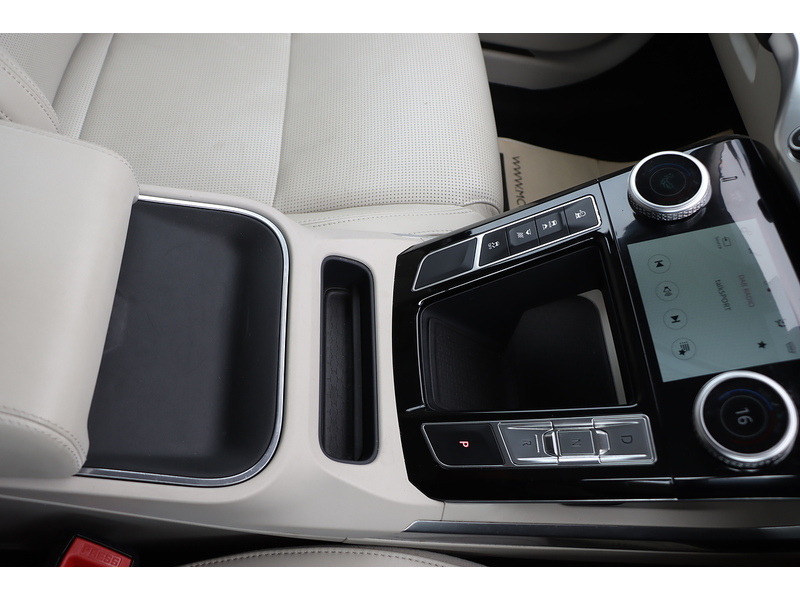 Jaguar 400 90KWH HSE SUV 5DR ELECTRIC 4WD AUTO PAN ROOF HEATED SEATS SAT NAV BLUETOOTH DAB STEREO APPLE CARPLAY REAR & 360 CAMERA PARKING AIDS 27000 MILES SH 72-74 Mitcham Road