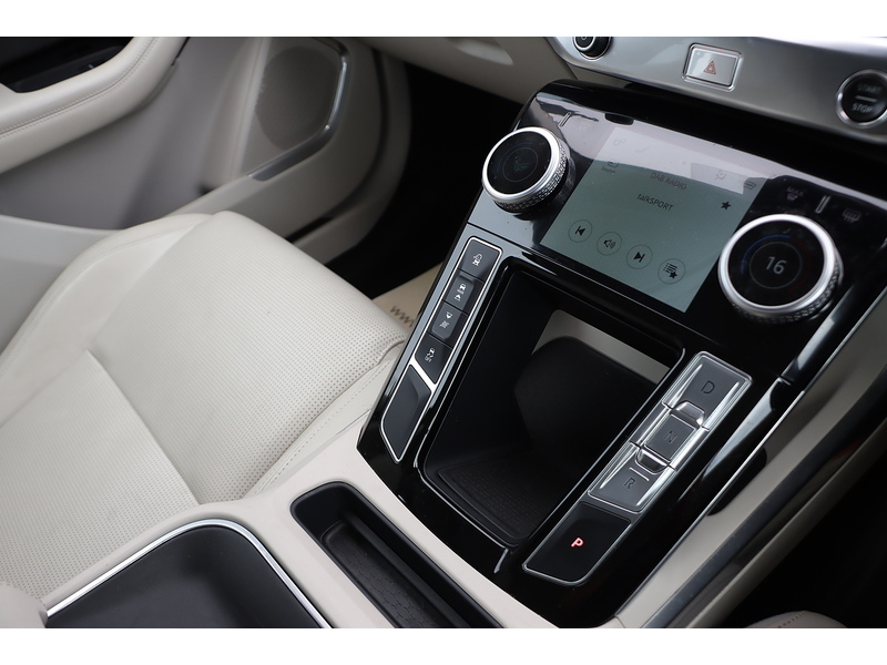 Jaguar 400 90KWH HSE SUV 5DR ELECTRIC 4WD AUTO PAN ROOF HEATED SEATS SAT NAV BLUETOOTH DAB STEREO APPLE CARPLAY REAR & 360 CAMERA PARKING AIDS 27000 MILES SH 72-74 Mitcham Road
