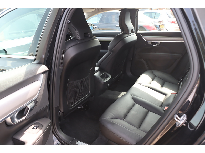 Volvo 2.0 T4 MOMENTUM PLUS ESTATE 5DR PETROL AUTO HEATED SEATS SAT NAV BLUETOOTH DAB STEREO REAR CAMERA PARKING AIDS 2 OWNERS 44000 MILES SH NO ULEZ CHARGE 72-74 Mitcham Road