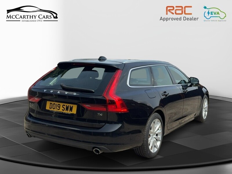 Volvo 2.0 T4 MOMENTUM PLUS ESTATE 5DR PETROL AUTO HEATED SEATS SAT NAV BLUETOOTH DAB STEREO REAR CAMERA PARKING AIDS 2 OWNERS 44000 MILES SH NO ULEZ CHARGE 72-74 Mitcham Road