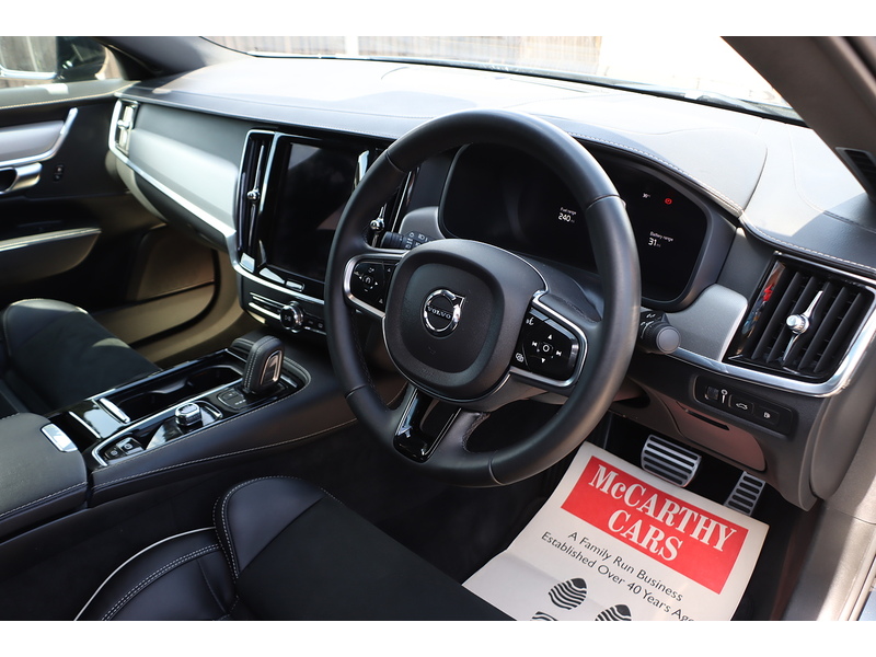 Volvo 2.0H T8 RECHARGE 18.8KWH R-DESIGN SALOON 4DR PETROL PLUG-IN HYBRID AWD AUTO HEATED SEATS SAT NAV BLUETOOTH REAR CAMERA PARKING AIDS JUST 2 OWNERS FSH 72-74 Mitcham Road