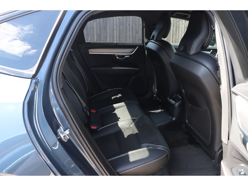 Volvo 2.0H T8 RECHARGE 18.8KWH R-DESIGN SALOON 4DR PETROL PLUG-IN HYBRID AWD AUTO HEATED SEATS SAT NAV BLUETOOTH REAR CAMERA PARKING AIDS JUST 2 OWNERS FSH 72-74 Mitcham Road