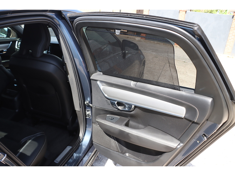 Volvo 2.0H T8 RECHARGE 18.8KWH R-DESIGN SALOON 4DR PETROL PLUG-IN HYBRID AWD AUTO HEATED SEATS SAT NAV BLUETOOTH REAR CAMERA PARKING AIDS JUST 2 OWNERS FSH 72-74 Mitcham Road