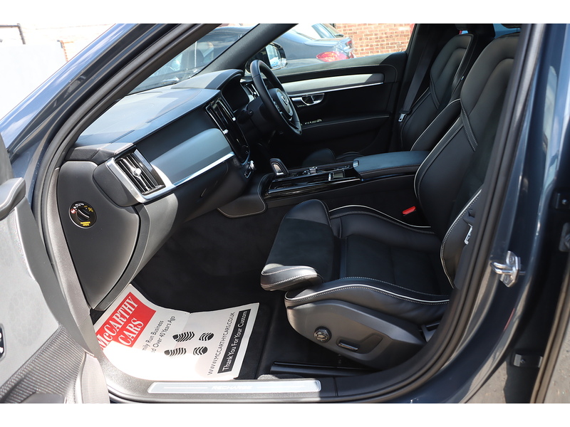 Volvo 2.0H T8 RECHARGE 18.8KWH R-DESIGN SALOON 4DR PETROL PLUG-IN HYBRID AWD AUTO HEATED SEATS SAT NAV BLUETOOTH REAR CAMERA PARKING AIDS JUST 2 OWNERS FSH 72-74 Mitcham Road