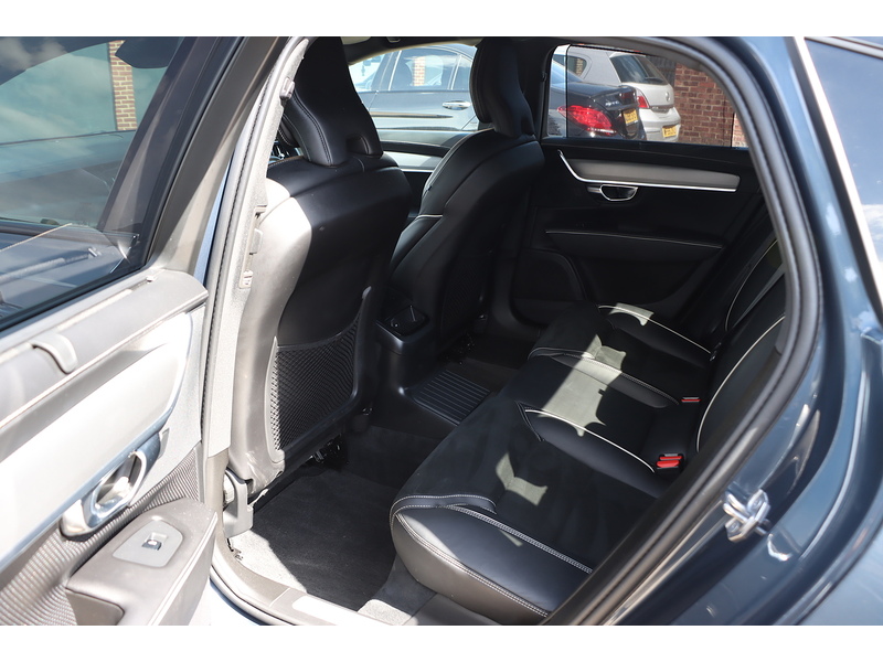 Volvo 2.0H T8 RECHARGE 18.8KWH R-DESIGN SALOON 4DR PETROL PLUG-IN HYBRID AWD AUTO HEATED SEATS SAT NAV BLUETOOTH REAR CAMERA PARKING AIDS JUST 2 OWNERS FSH 72-74 Mitcham Road