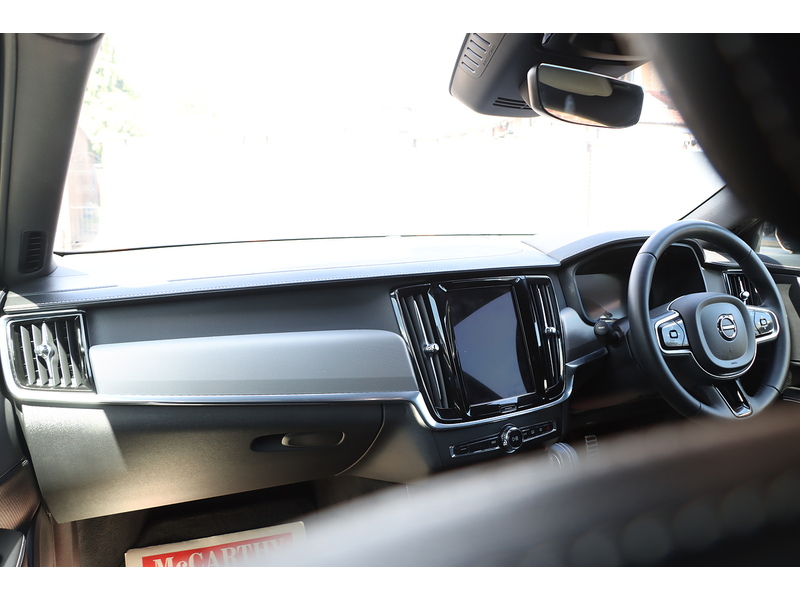 Volvo 2.0H T8 RECHARGE 18.8KWH R-DESIGN SALOON 4DR PETROL PLUG-IN HYBRID AWD AUTO HEATED SEATS SAT NAV BLUETOOTH REAR CAMERA PARKING AIDS JUST 2 OWNERS FSH 72-74 Mitcham Road