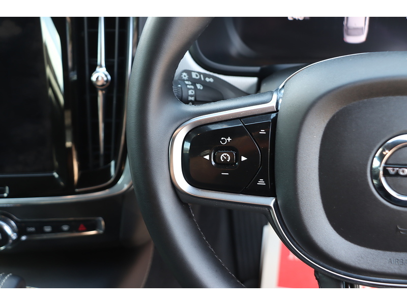 Volvo 2.0H T8 RECHARGE 18.8KWH R-DESIGN SALOON 4DR PETROL PLUG-IN HYBRID AWD AUTO HEATED SEATS SAT NAV BLUETOOTH REAR CAMERA PARKING AIDS JUST 2 OWNERS FSH 72-74 Mitcham Road