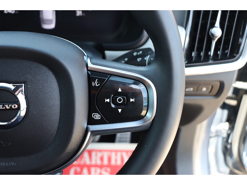 Volvo 2.0H T8 RECHARGE 18.8KWH R-DESIGN SALOON 4DR PETROL PLUG-IN HYBRID AWD AUTO HEATED SEATS SAT NAV BLUETOOTH REAR CAMERA PARKING AIDS JUST 2 OWNERS FSH 72-74 Mitcham Road