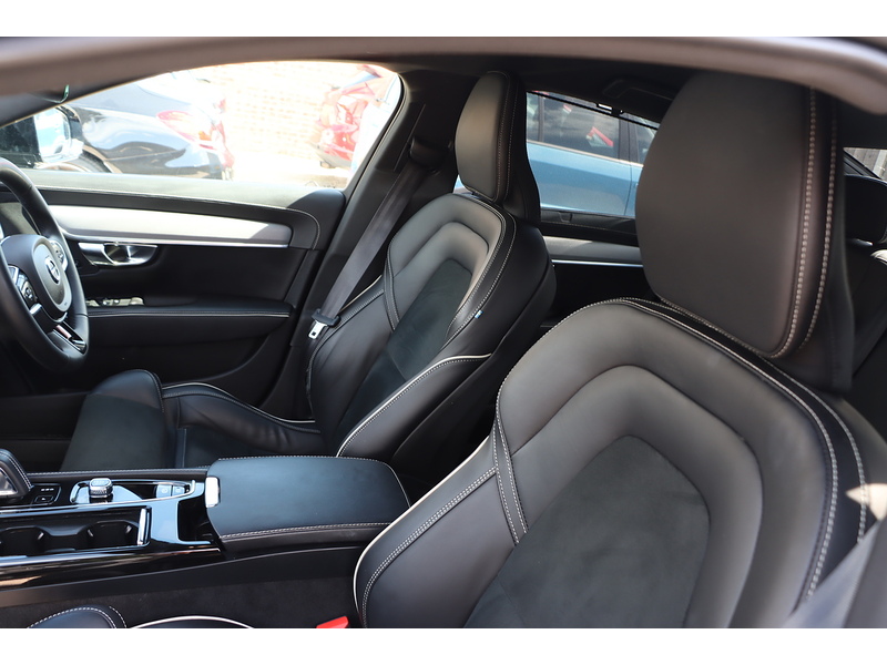 Volvo 2.0H T8 RECHARGE 18.8KWH R-DESIGN SALOON 4DR PETROL PLUG-IN HYBRID AWD AUTO HEATED SEATS SAT NAV BLUETOOTH REAR CAMERA PARKING AIDS JUST 2 OWNERS FSH 72-74 Mitcham Road