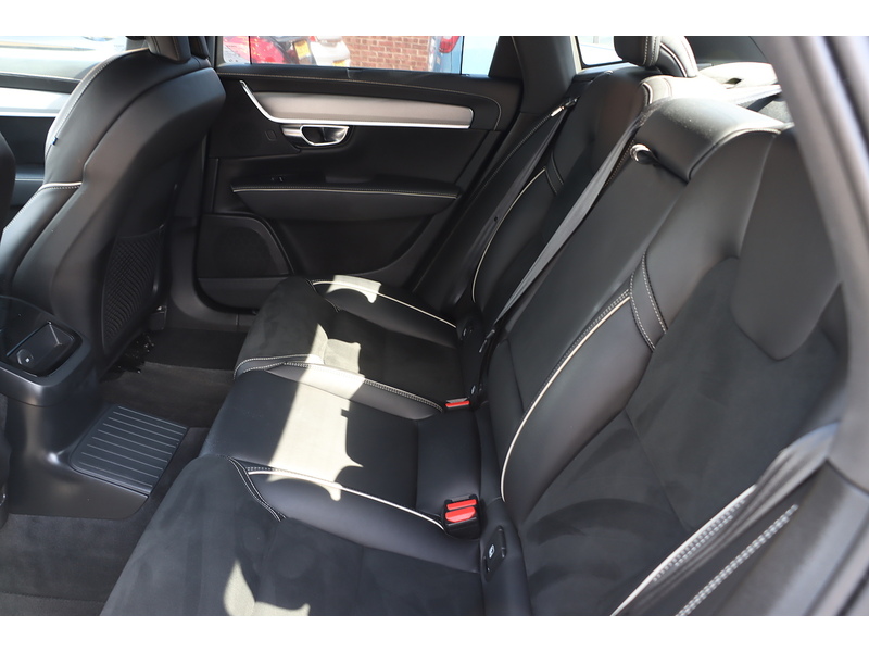 Volvo 2.0H T8 RECHARGE 18.8KWH R-DESIGN SALOON 4DR PETROL PLUG-IN HYBRID AWD AUTO HEATED SEATS SAT NAV BLUETOOTH REAR CAMERA PARKING AIDS JUST 2 OWNERS FSH 72-74 Mitcham Road