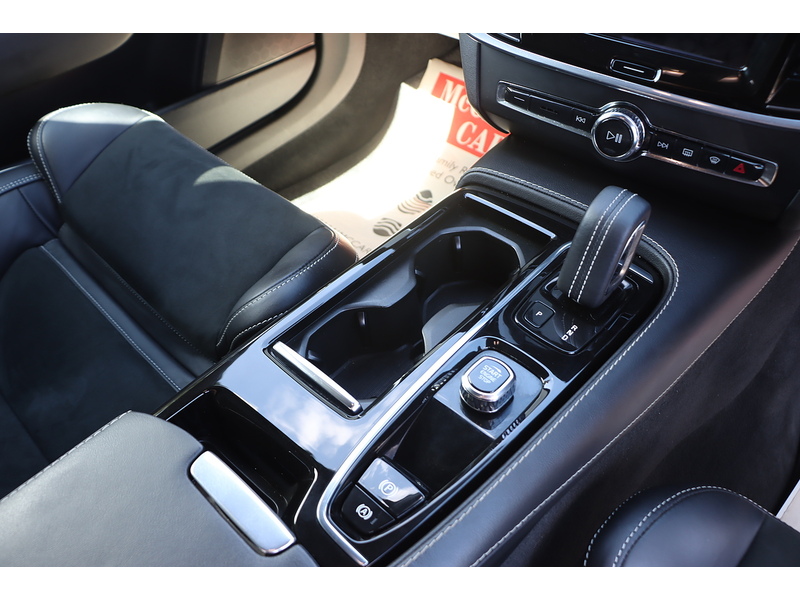 Volvo 2.0H T8 RECHARGE 18.8KWH R-DESIGN SALOON 4DR PETROL PLUG-IN HYBRID AWD AUTO HEATED SEATS SAT NAV BLUETOOTH REAR CAMERA PARKING AIDS JUST 2 OWNERS FSH 72-74 Mitcham Road