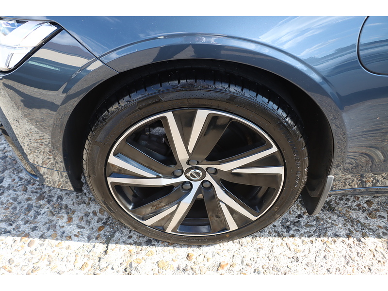 Volvo 2.0H T8 RECHARGE 18.8KWH R-DESIGN SALOON 4DR PETROL PLUG-IN HYBRID AWD AUTO HEATED SEATS SAT NAV BLUETOOTH REAR CAMERA PARKING AIDS JUST 2 OWNERS FSH 72-74 Mitcham Road