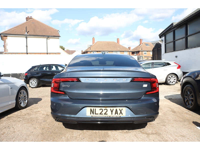 Volvo 2.0H T8 RECHARGE 18.8KWH R-DESIGN SALOON 4DR PETROL PLUG-IN HYBRID AWD AUTO HEATED SEATS SAT NAV BLUETOOTH REAR CAMERA PARKING AIDS JUST 2 OWNERS FSH 72-74 Mitcham Road
